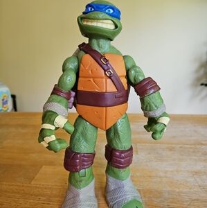 Leonardo TMNT Action Figure Green and Blue Articulated Figure